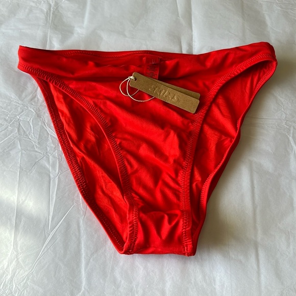 Skims swim  HIGH LEG BIKINI BOTTOM COLOR RUBY SIZE S‎ NWT - Picture 1 of 2